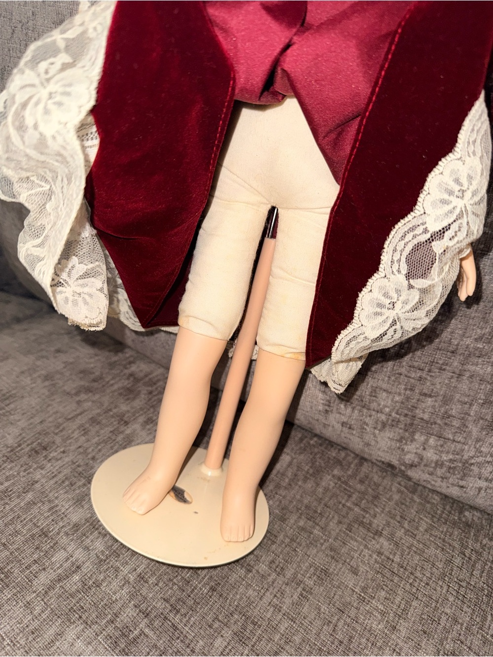 Vintage Porcelain Doll Limited Edition #723/3500 Victorian Lace Dress Red Velvet - Picture 4 of 9
